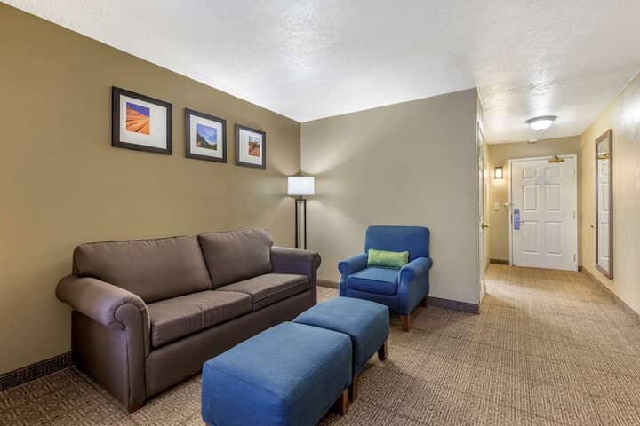 Room 5 of 32