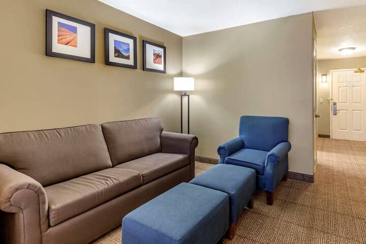 Room 10 of 32