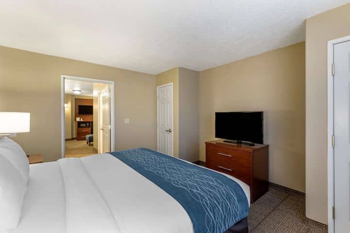 Room 16 of 32