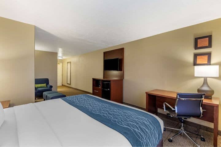 Room 4 of 32