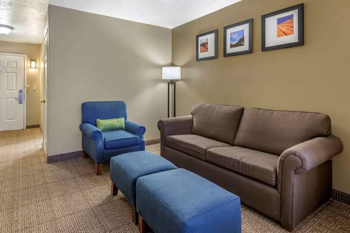 Room 12 of 32